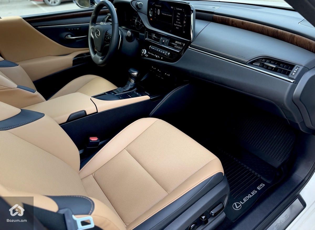 Lexus ES 250 2022 - image 11