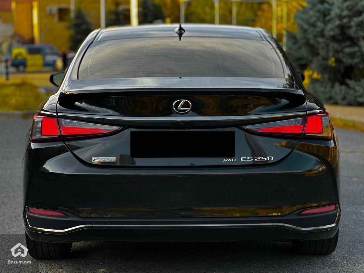 Lexus ES F-Sport - image 4