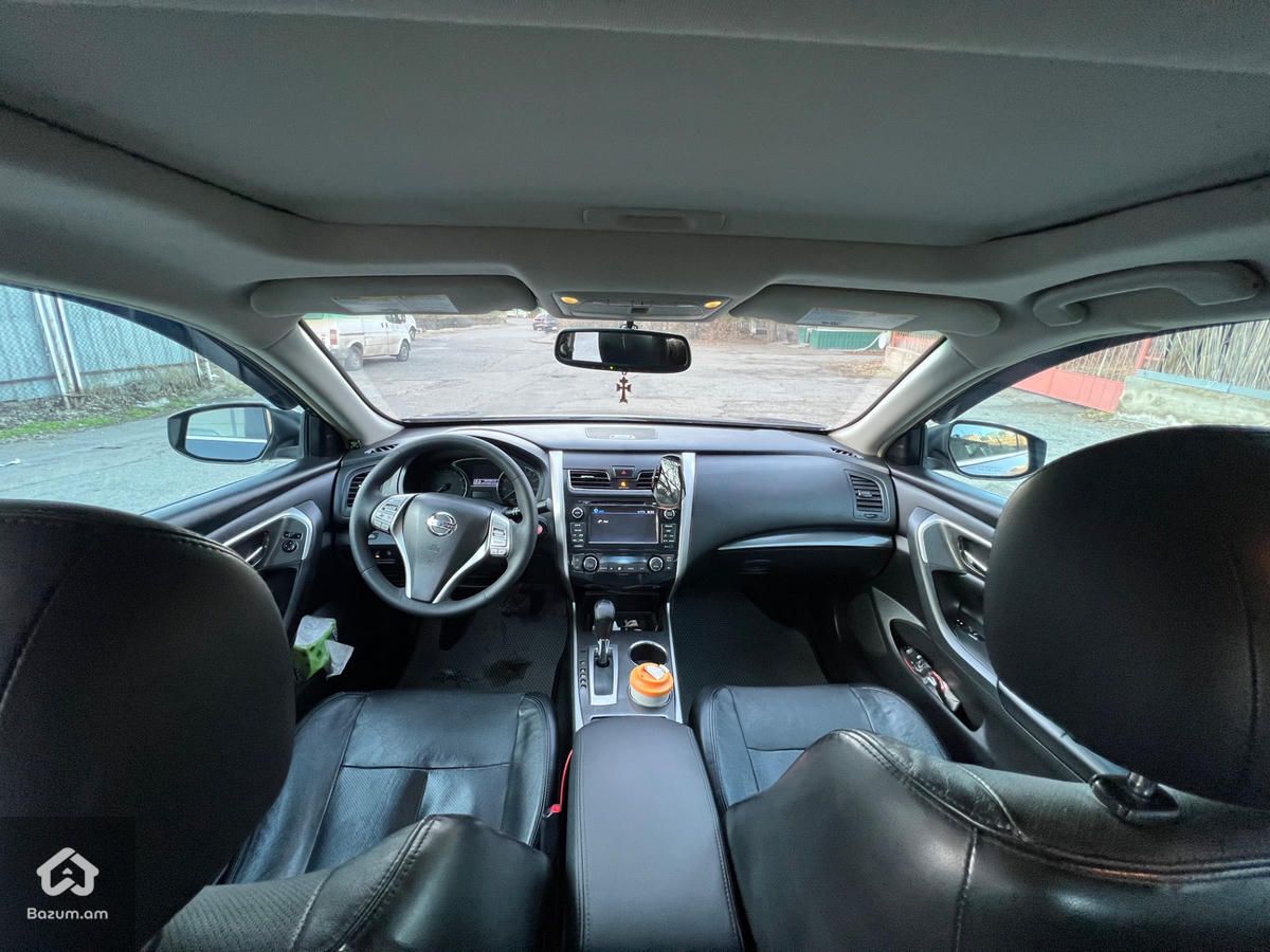 Nissan Altima - image 7