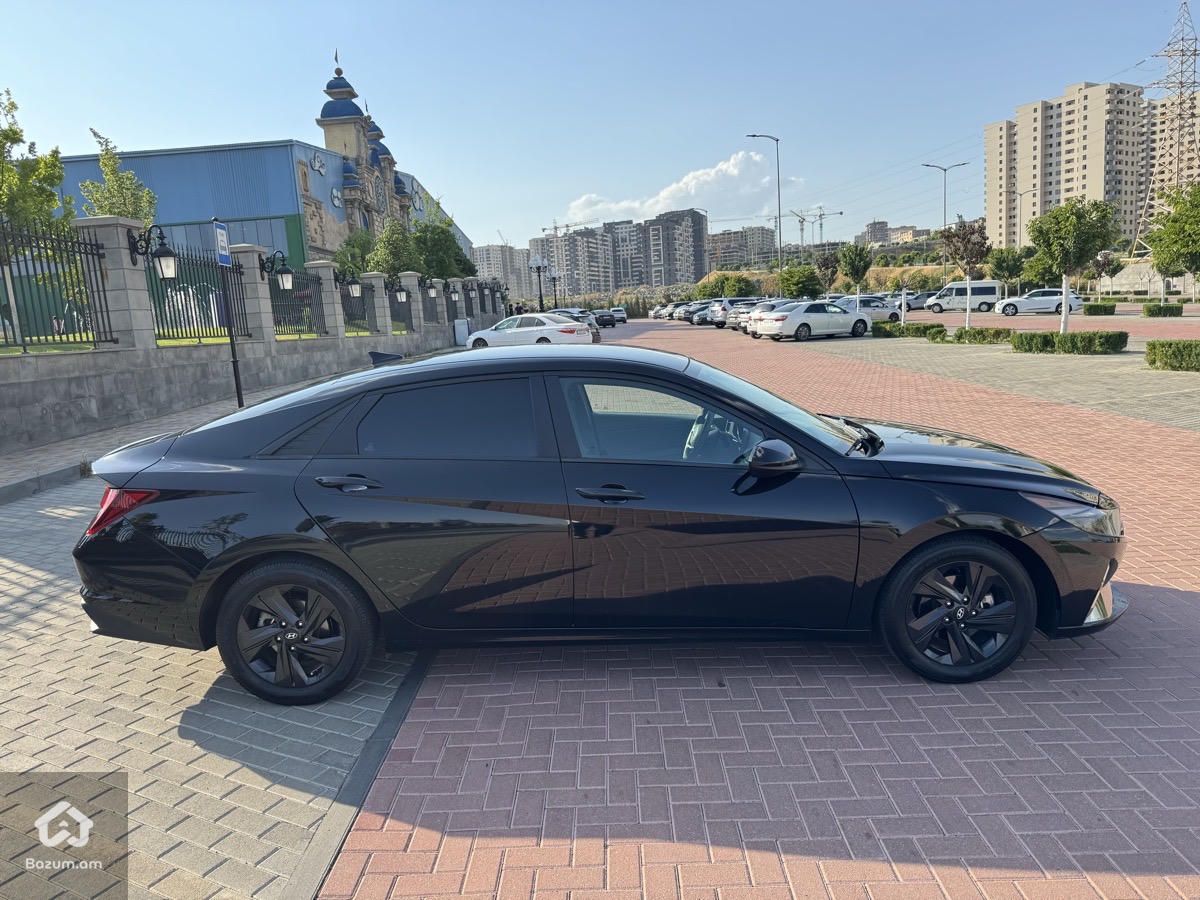 Hyundai Elantra - image 5