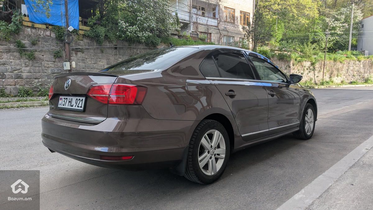 Volkswagen Jetta  - image 3