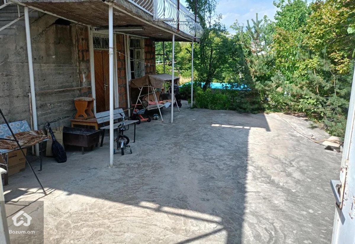 Երկու հարկանի քարե տուն Աշտարակում - image 8