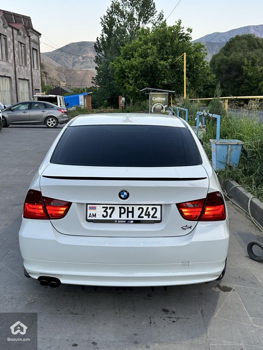 BMW M3 2009 - image 2