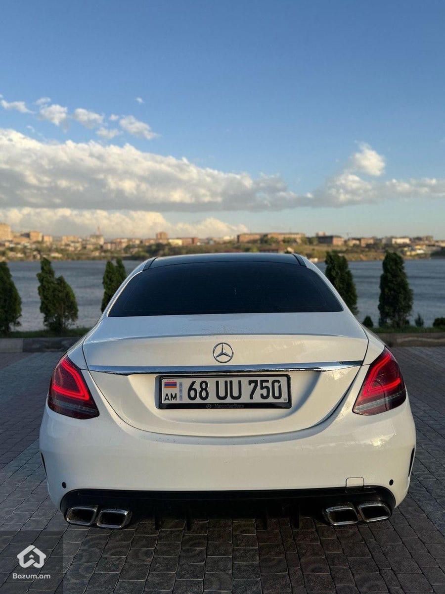 Mercedes Benz C300 - image 1