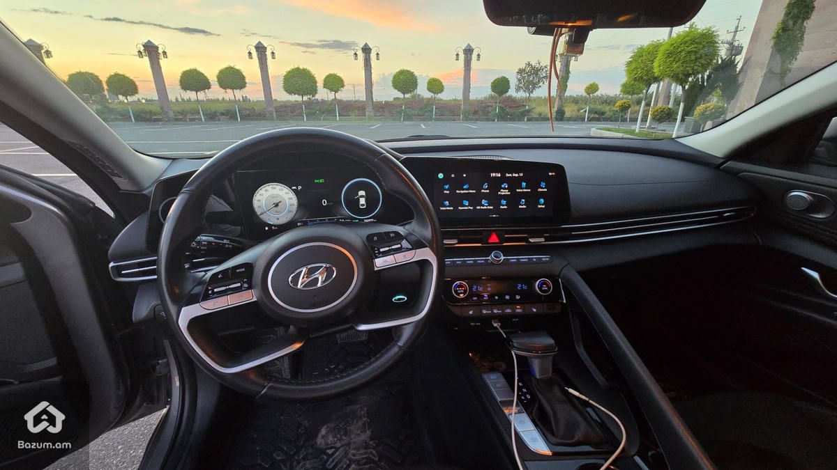 Hyundai Elantra SEL + 2022 - image 4