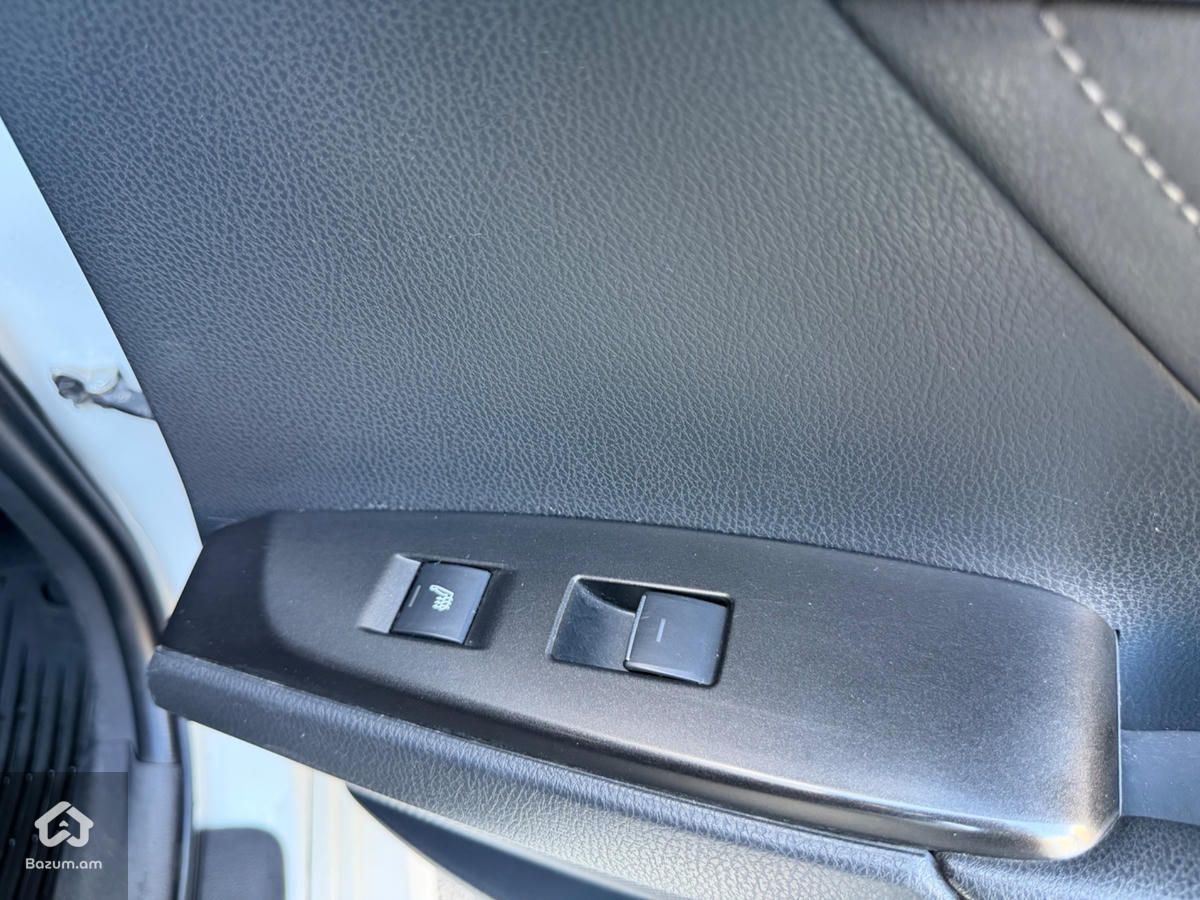 Toyota Camry 2021 - image 11