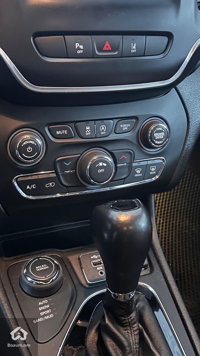 Jeep Cherokee 4x4 - image 10