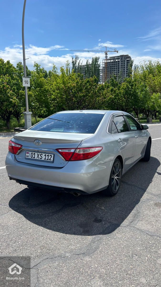 Toyota Camry XSE - image 4