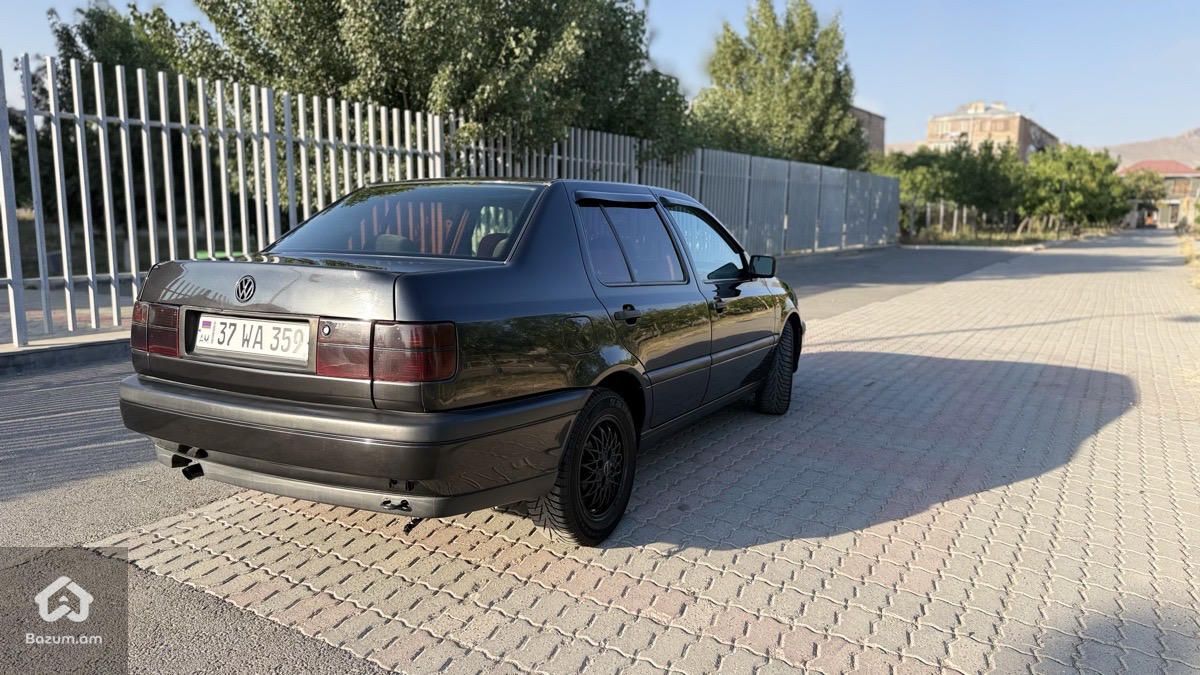 Volkswagen Vento 1994 - image 5