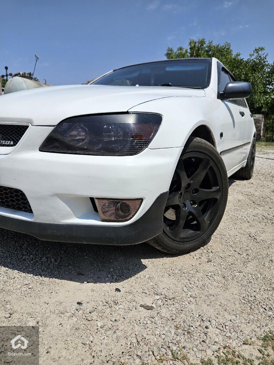 Toyota Altezza 1999 - image 2