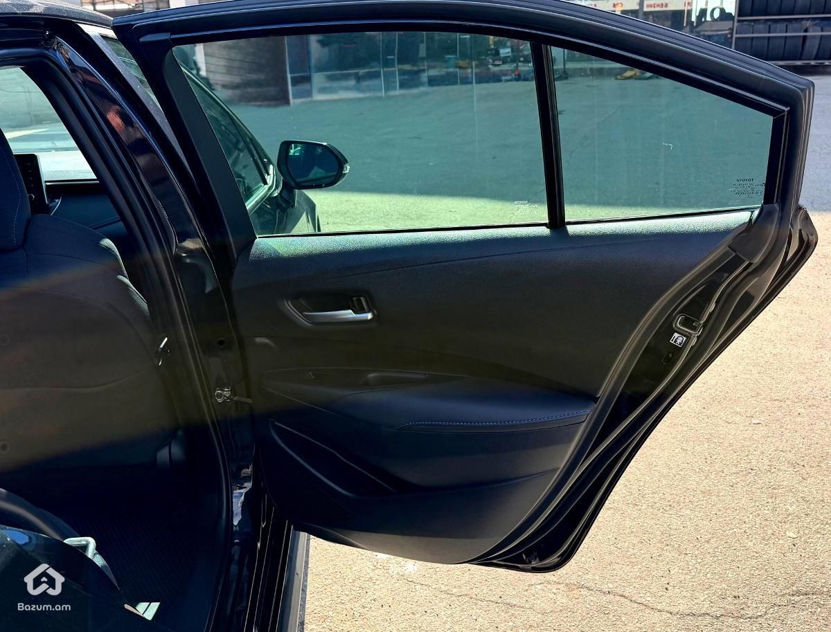 Toyota Corolla SE 2L - image 8