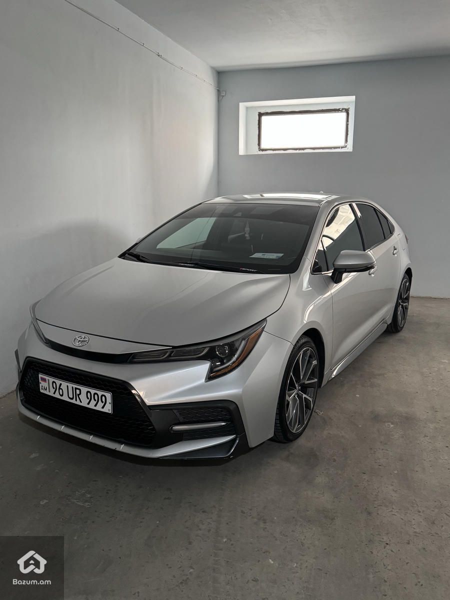 Toyota Corolla SE - image 3