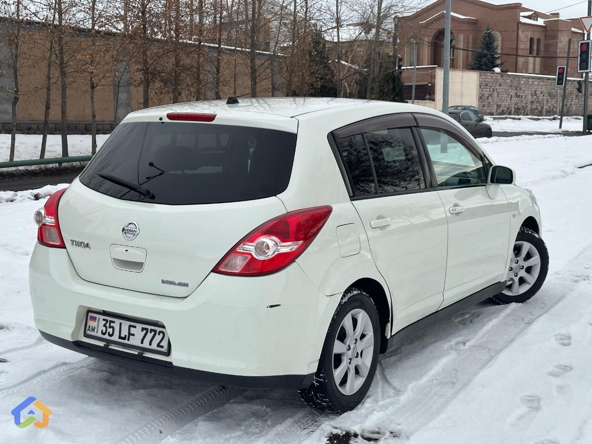 Nissan Tiida - image 4