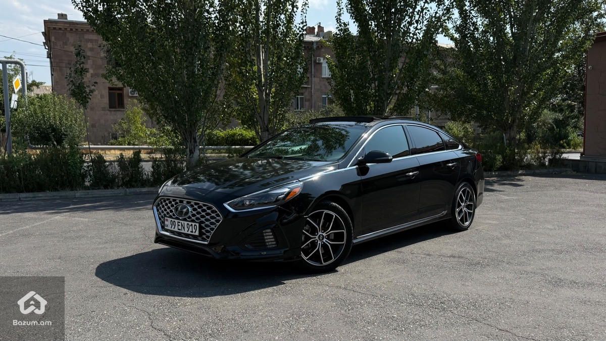 Hyundai Sonata - image 1