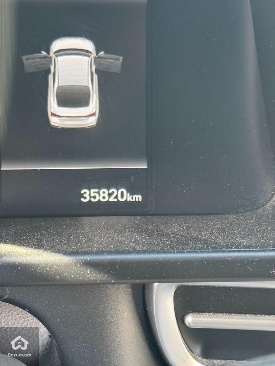 Hyundai Elantra  - image 3