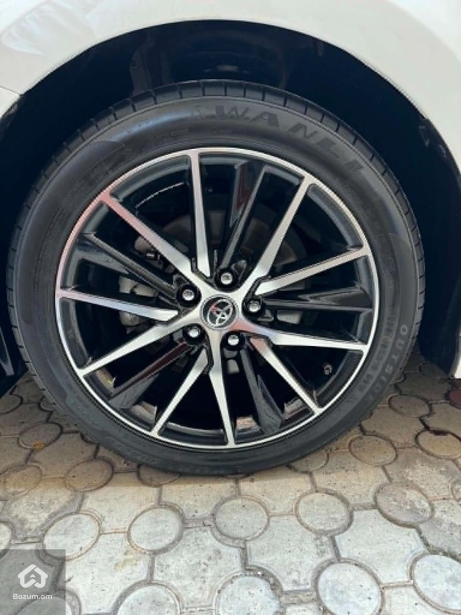 Toyota Camry SE - image 2