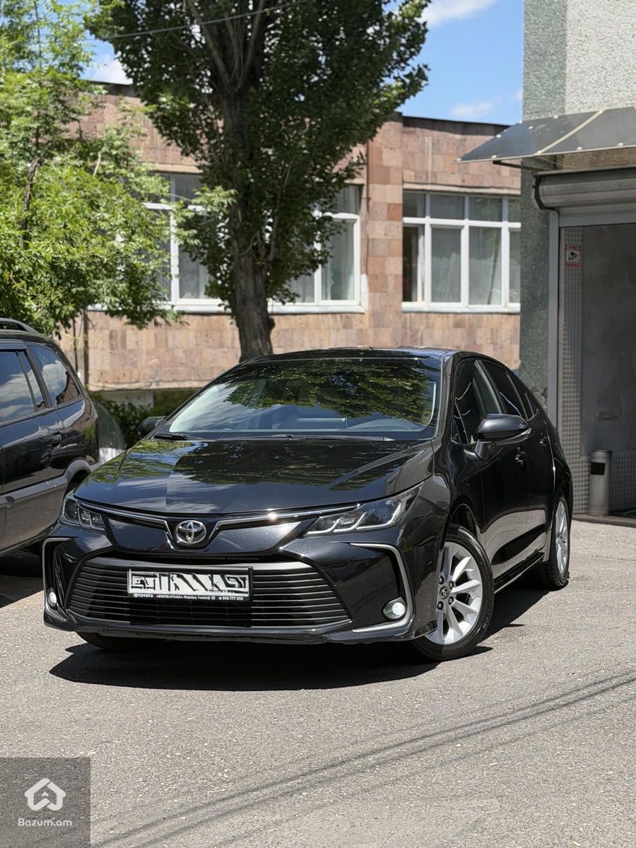 Toyota Corolla - image 1
