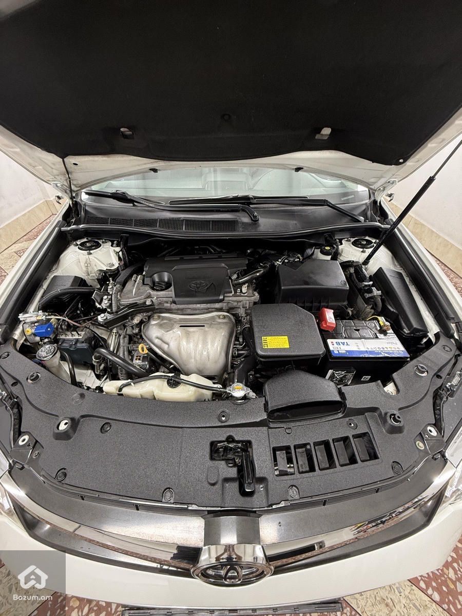 Toyota Camry 2015 - image 2