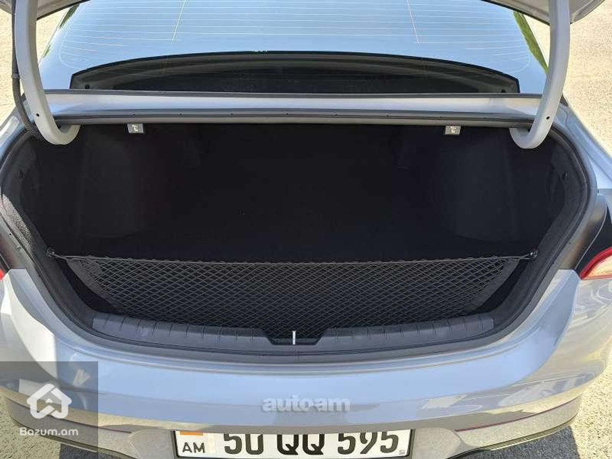 Kia K5 - image 8
