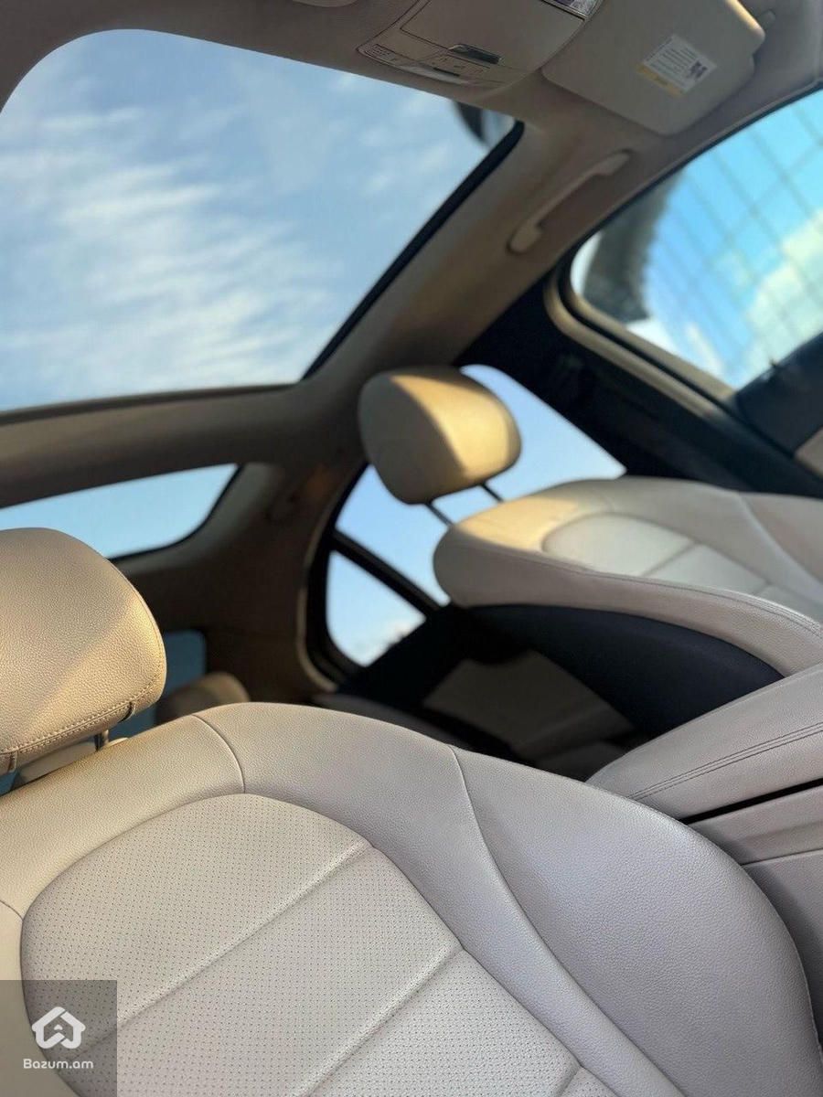 Mercedes Benz C300 - image 10