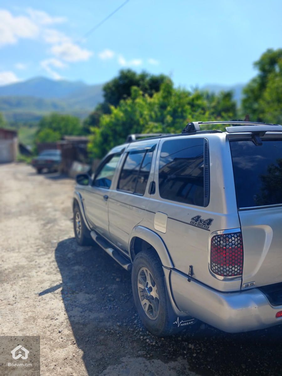 Nissan Pathfinder 2001 - image 4