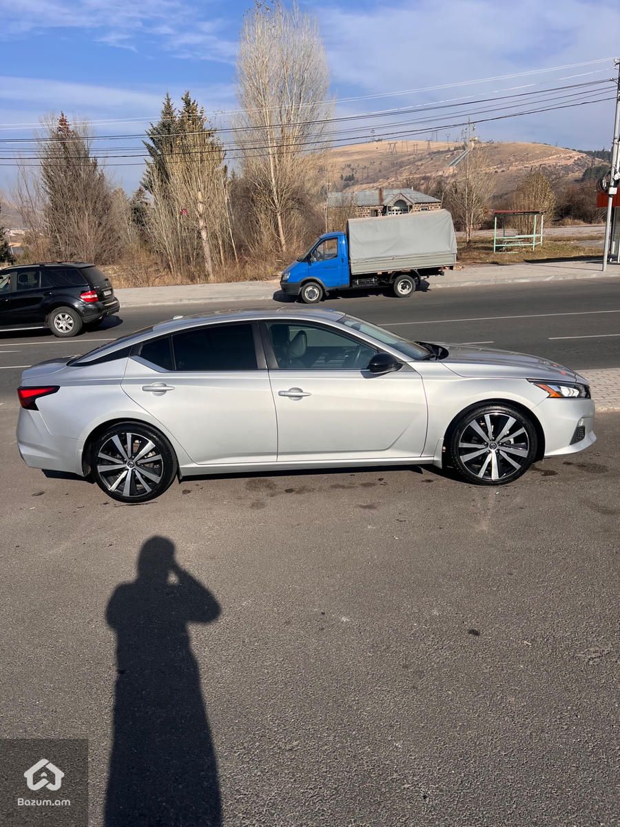 Nissan Altima SR 2021 - image 2