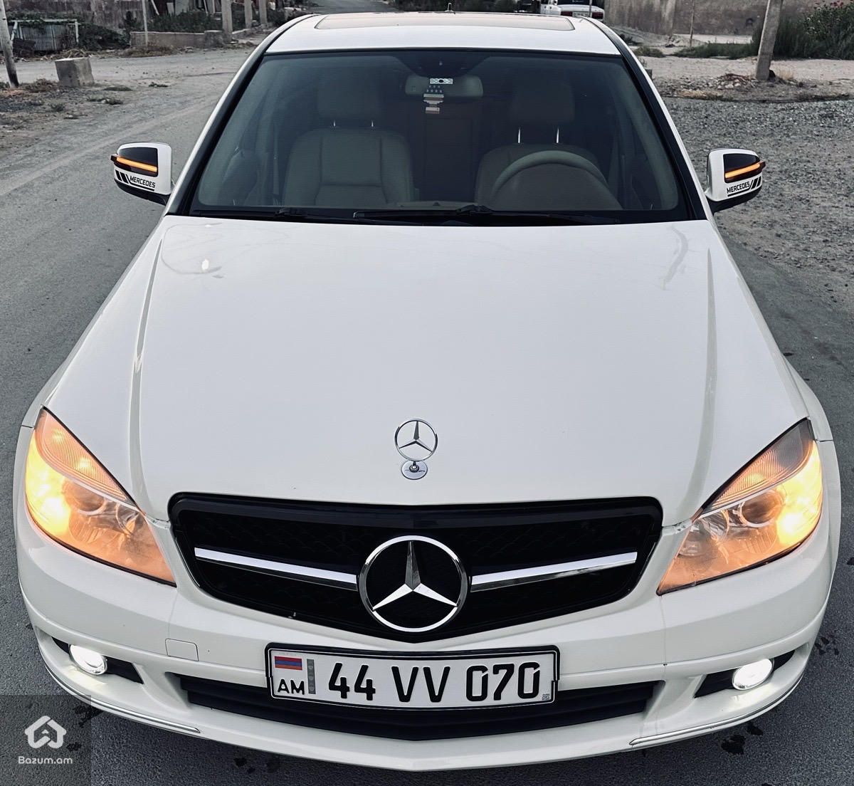 Mercedes-Benz W204 C300 - image 2