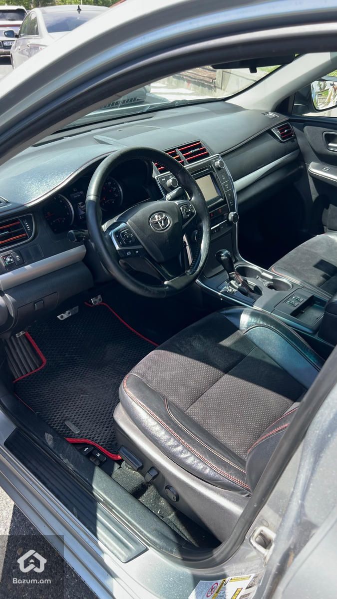 Toyota Camry XSE - image 8