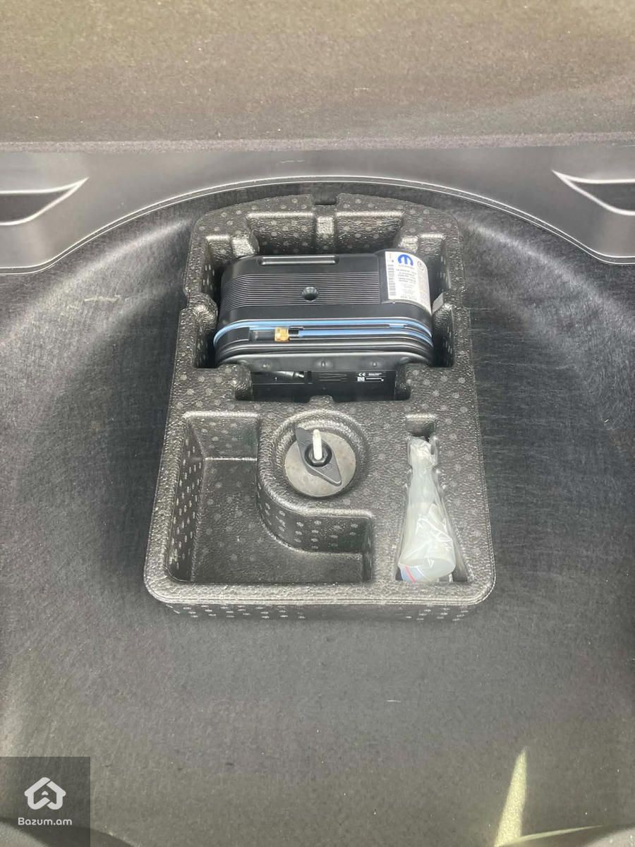 2023 Jeep Cherokee, Altitude Lux 4x4 - image 15