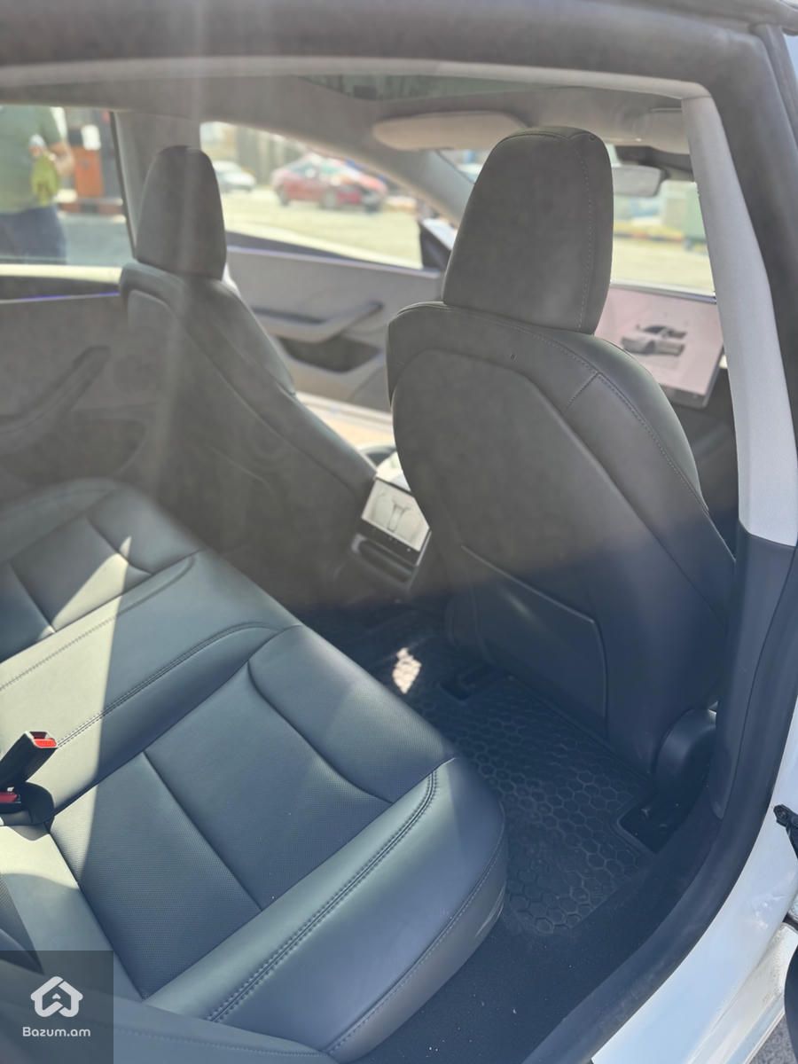 Tesla model 3 - image 7