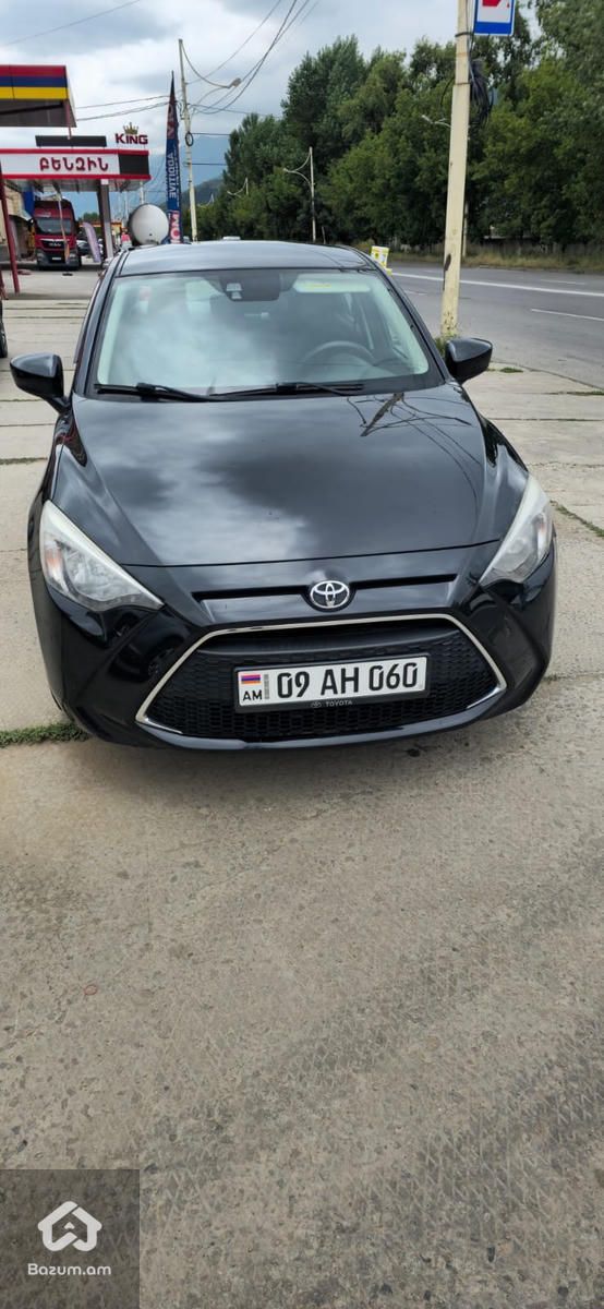 Toyota Yaris 2021 - image 3