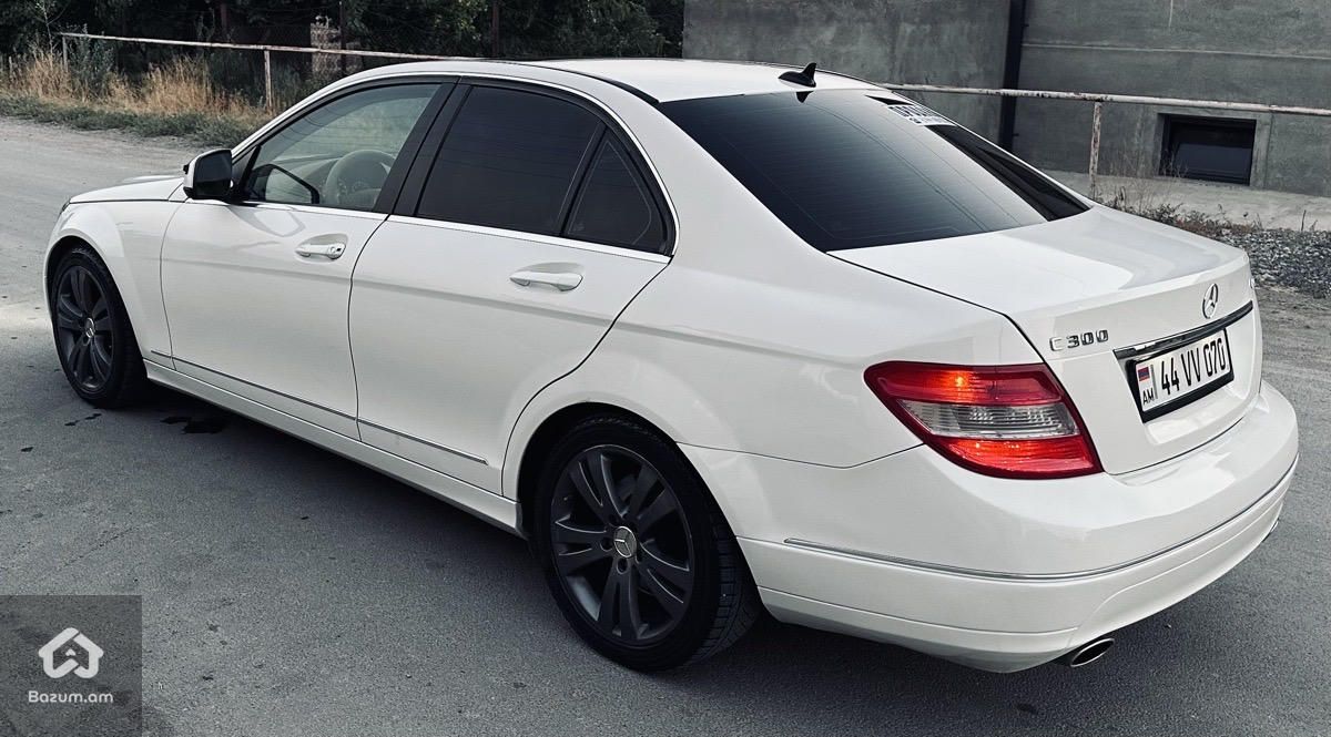 Mercedes-Benz W204 C300 - image 8