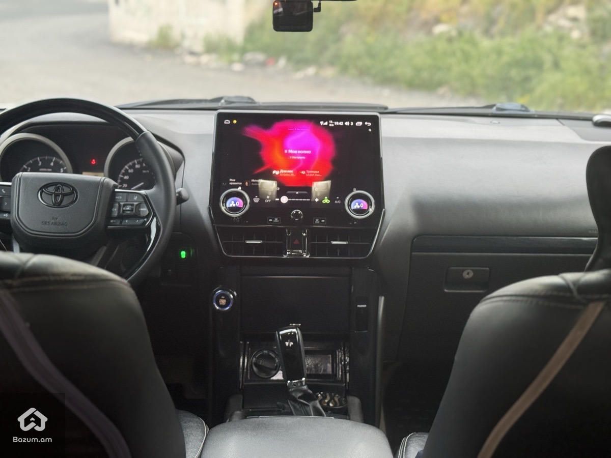 Toyota Land Cruiser Prado - image 12