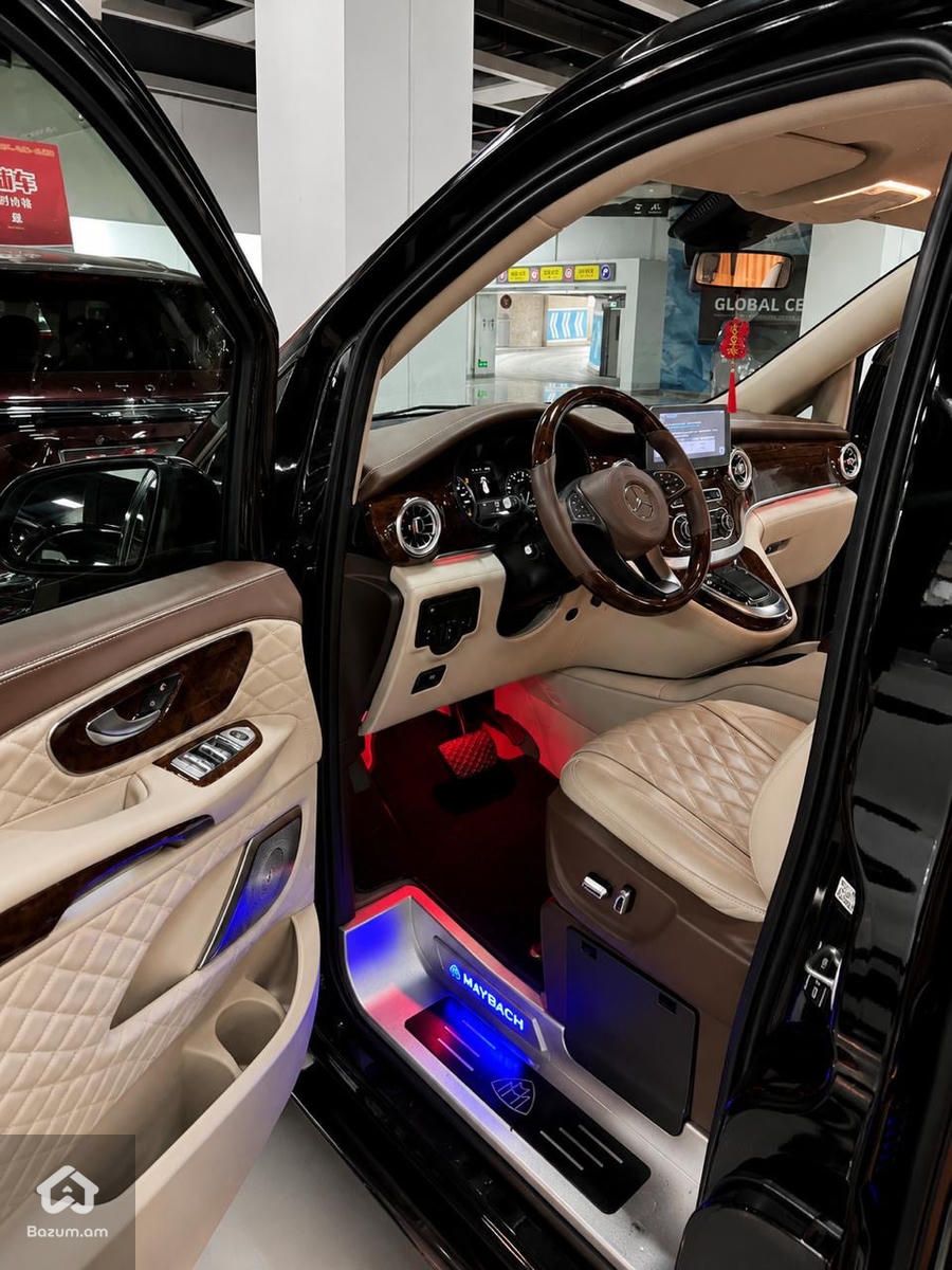Mercedes-Benz V-Class Maybach V680 - image 7