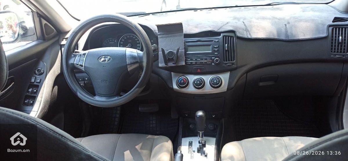 Hyundai Elantra - image 4