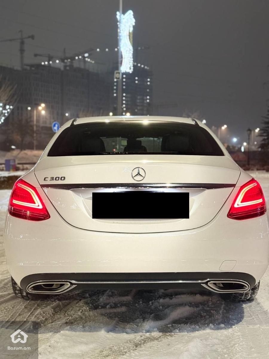 Mercedes Benz C300 - image 5