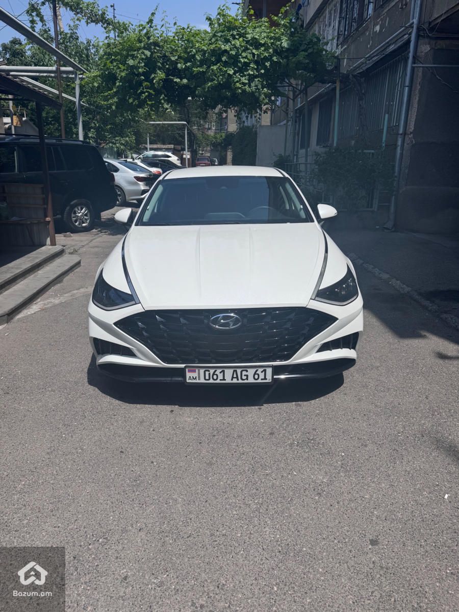 Hyundai Sonata - image 1
