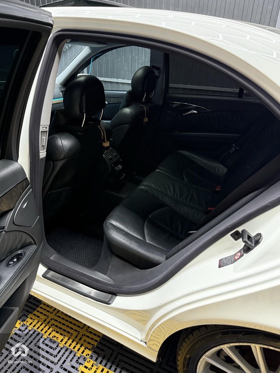 Mercedes-Benz 320 2002 - image 27