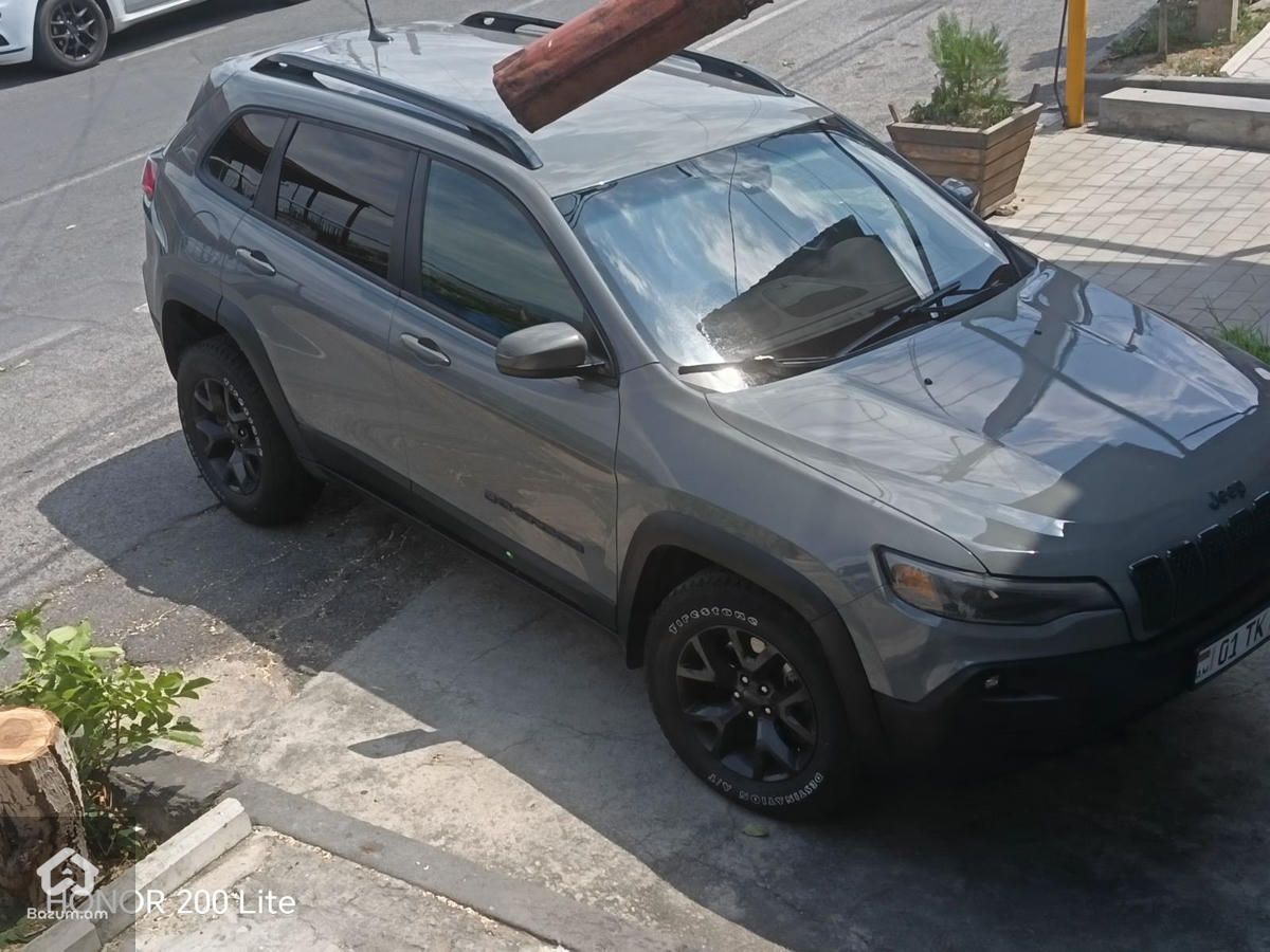 Jeep Cherokee 2019 - image 3