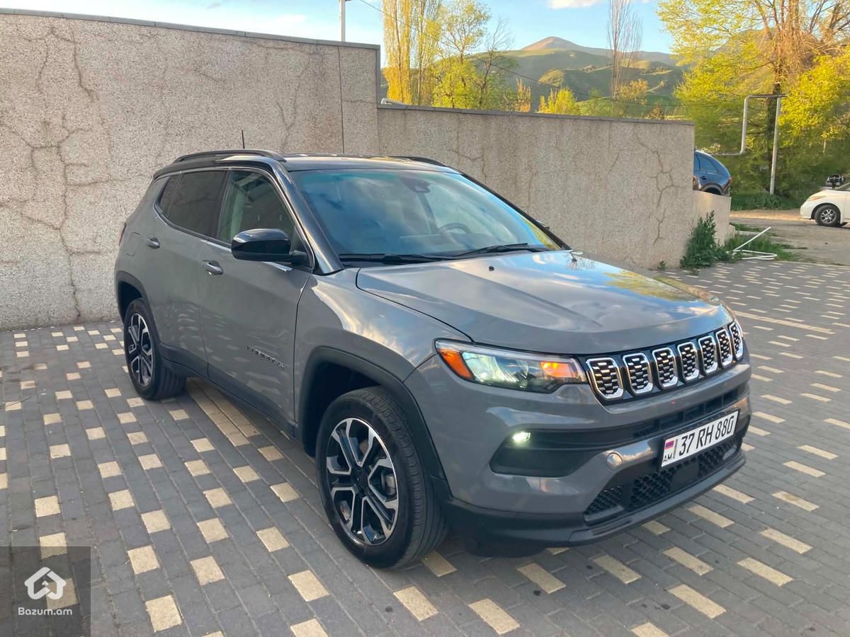 2022 Jeep Compass, Limited 4X4 - image 2