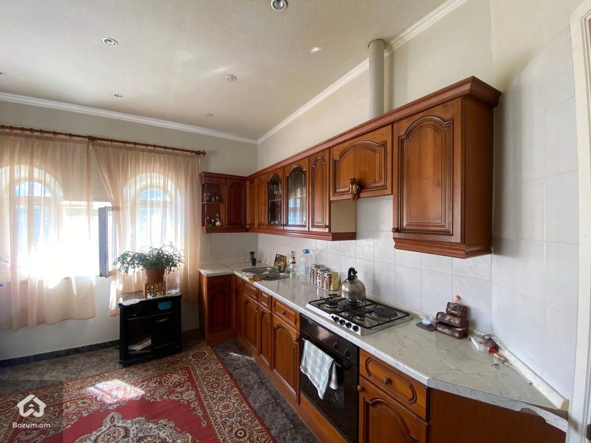 Վաճառվում է եռահարկ առանձնատուն Զովքում - image 28