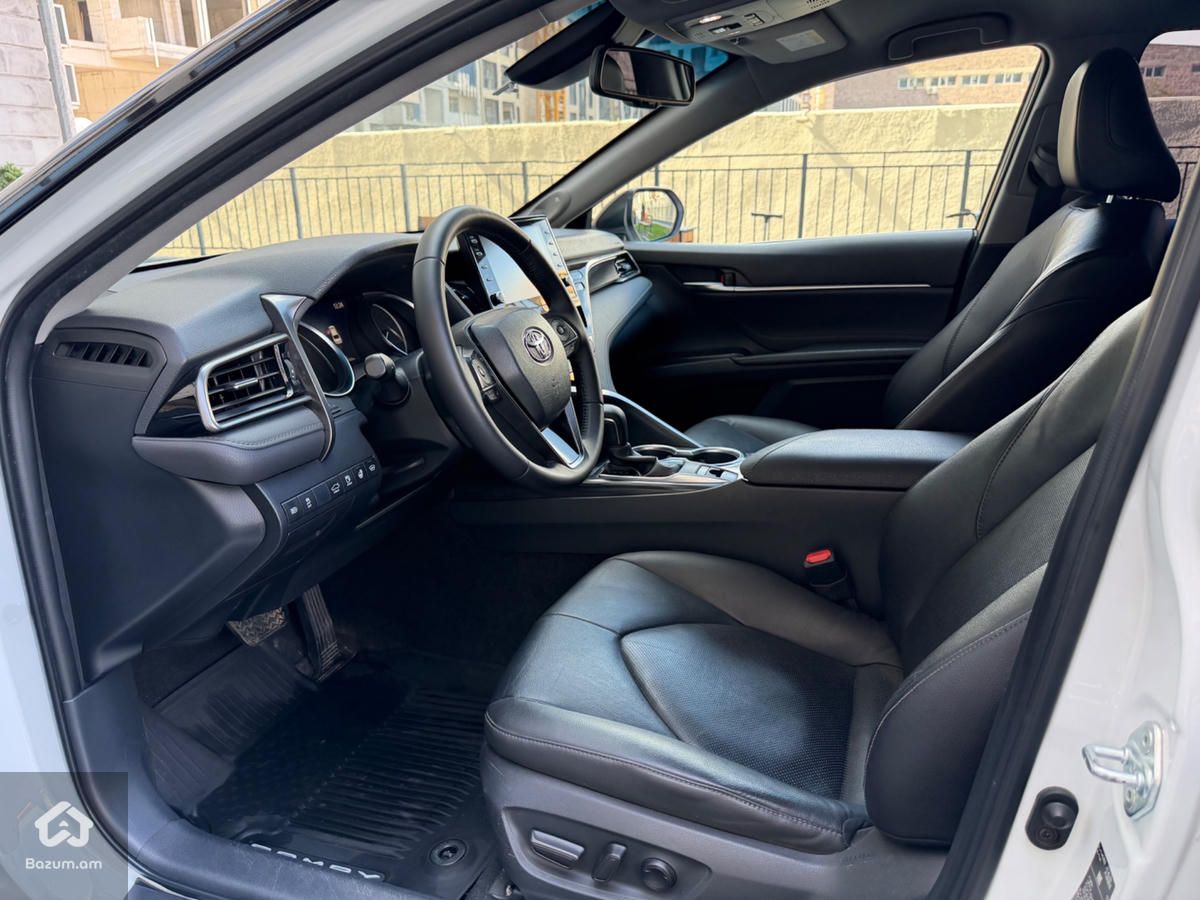 Toyota Camry 2021 - image 6