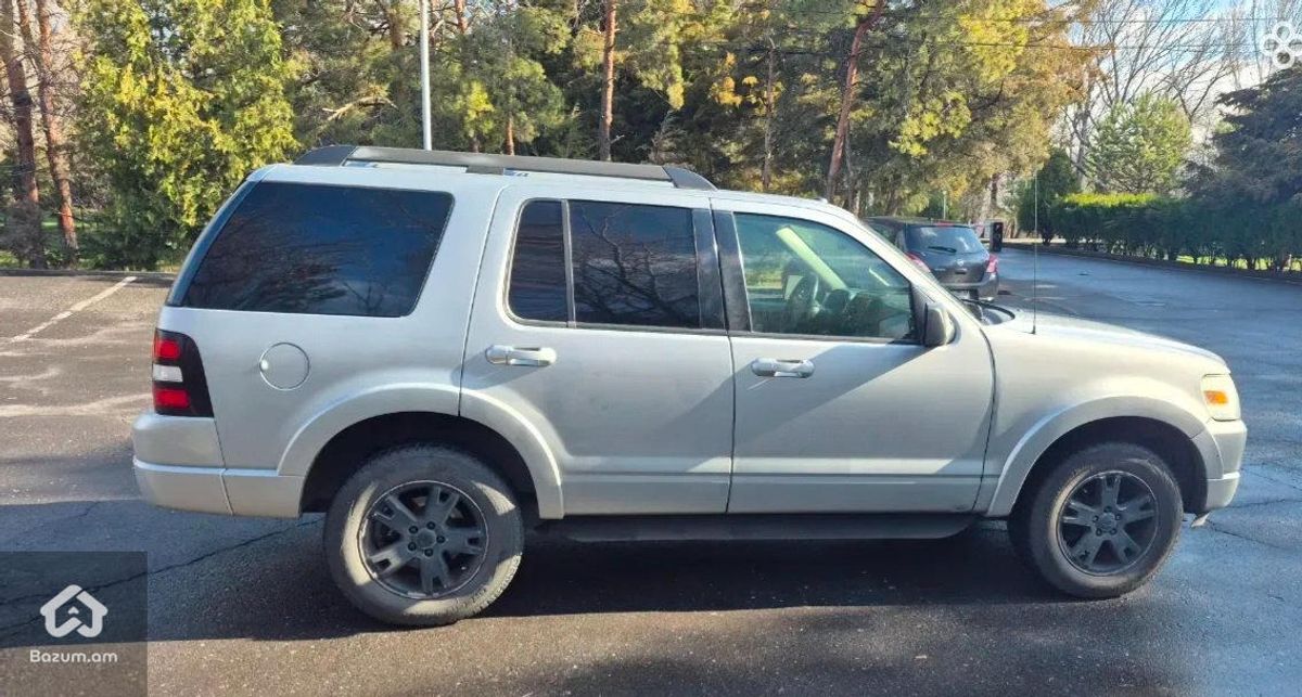 2010 Ford Explorer, 4.0L, all wheel drive, gas - image 4