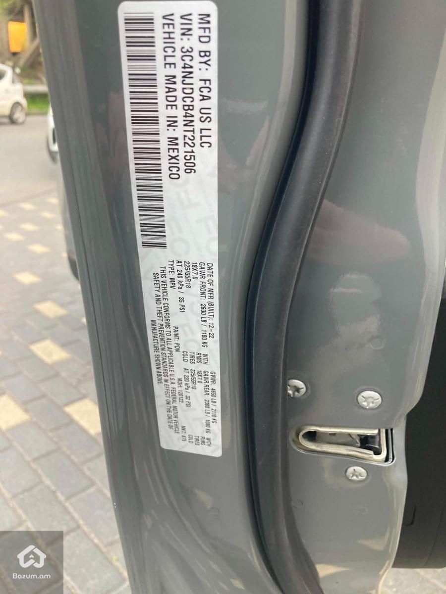 2022 Jeep Compass, Limited 4X4 - image 12