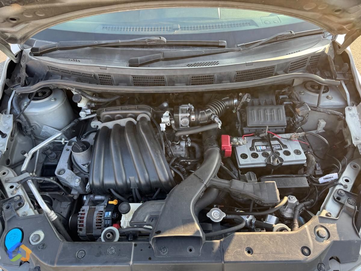 Nissan Tiida - image 9