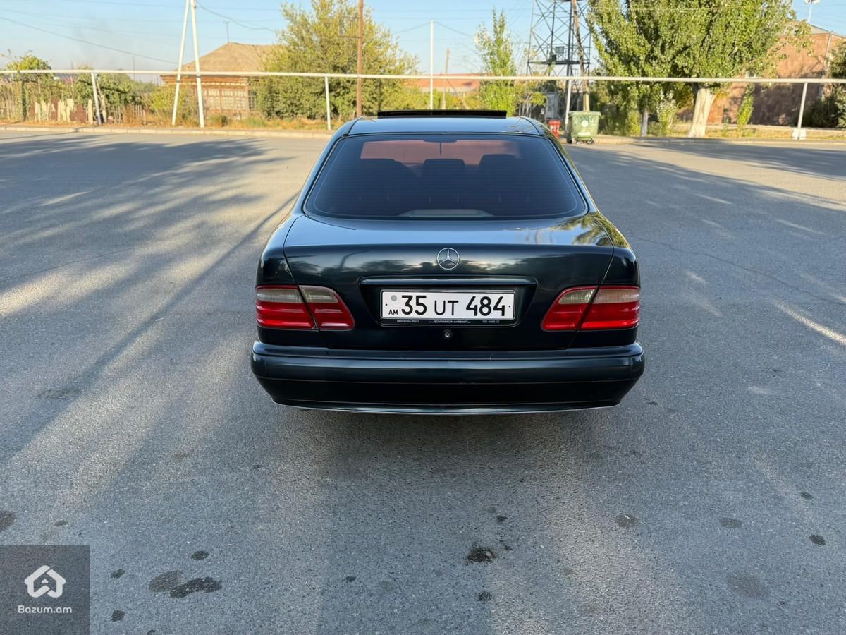 Mercedes-Benz E200 - image 2