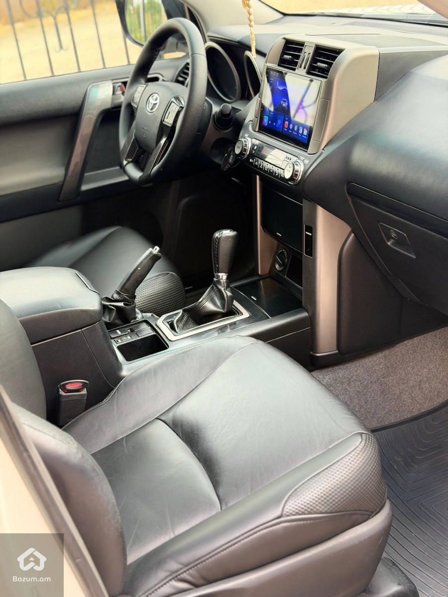 Toyota Land Cruiser Prado 2011 - image 9