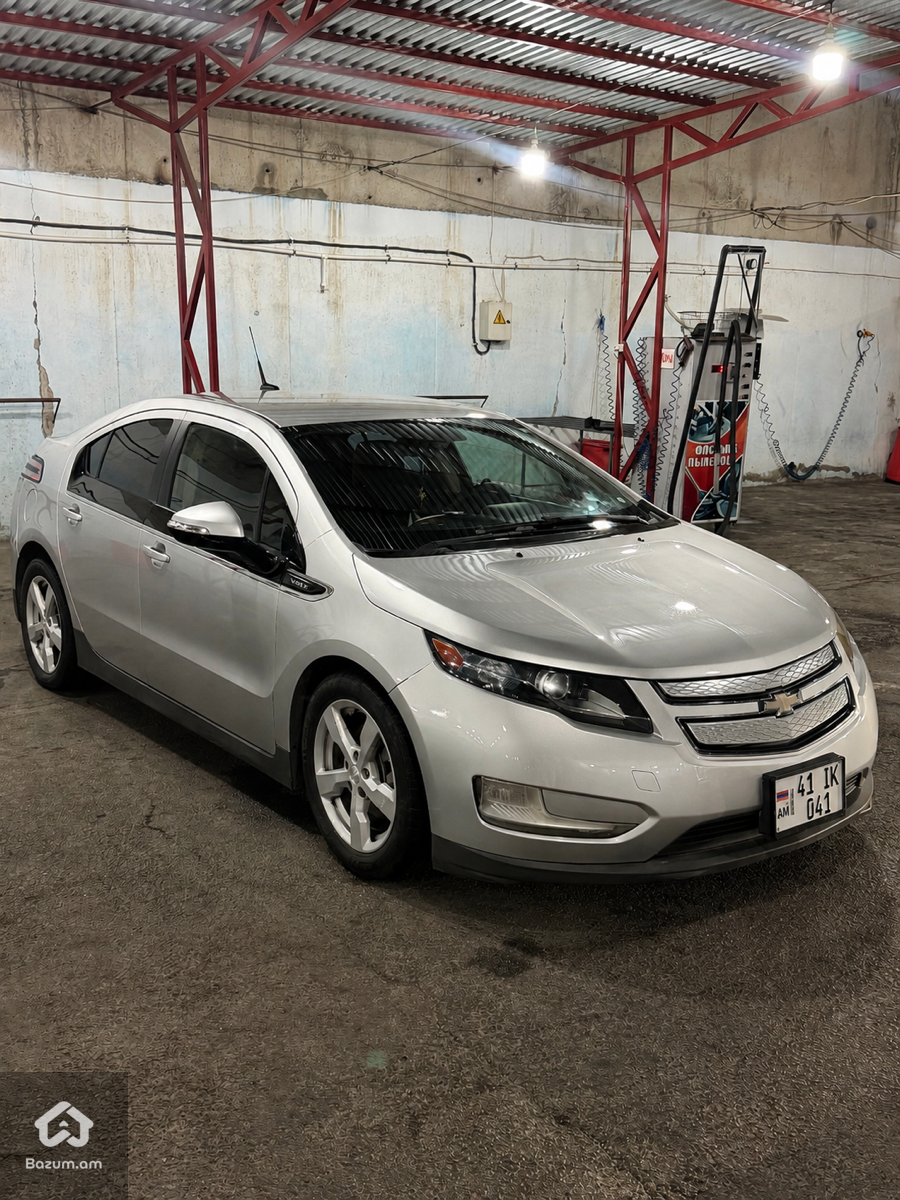 Chevrolet Volt 2013 - image 1