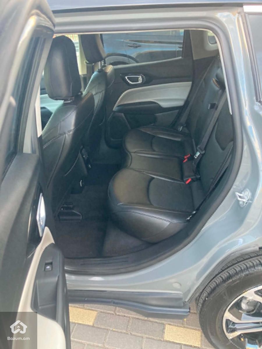 2022 Jeep Compass, Limited 4X4 - image 7