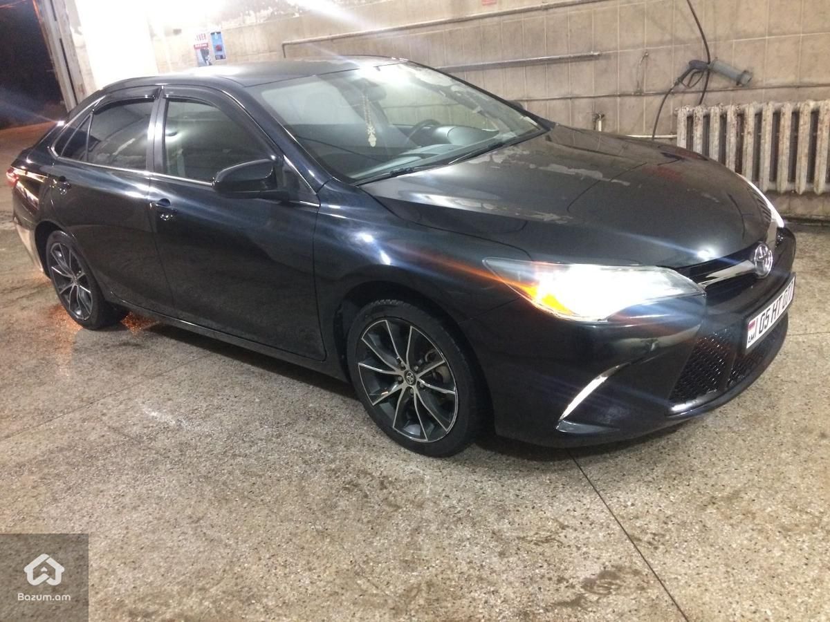 Toyota Camry XSE - image 2